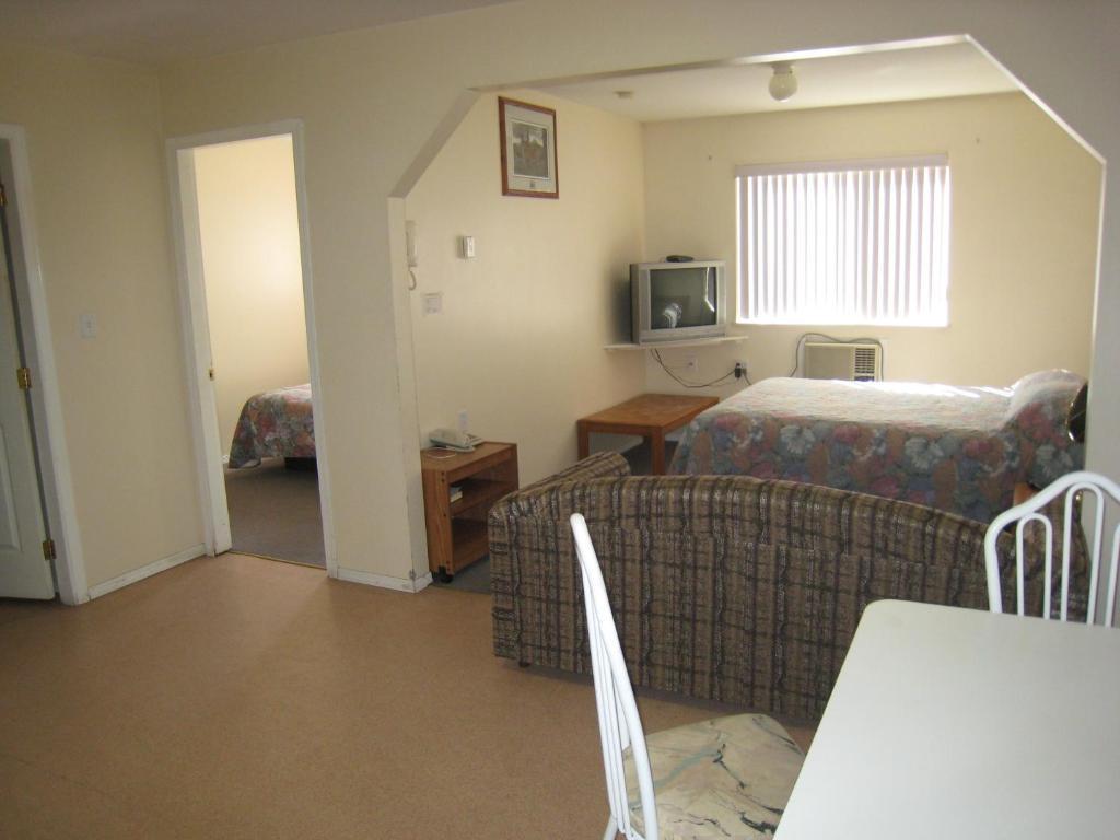 Fraser Bridge Inn And Rv Park Quesnel Dış mekan fotoğraf