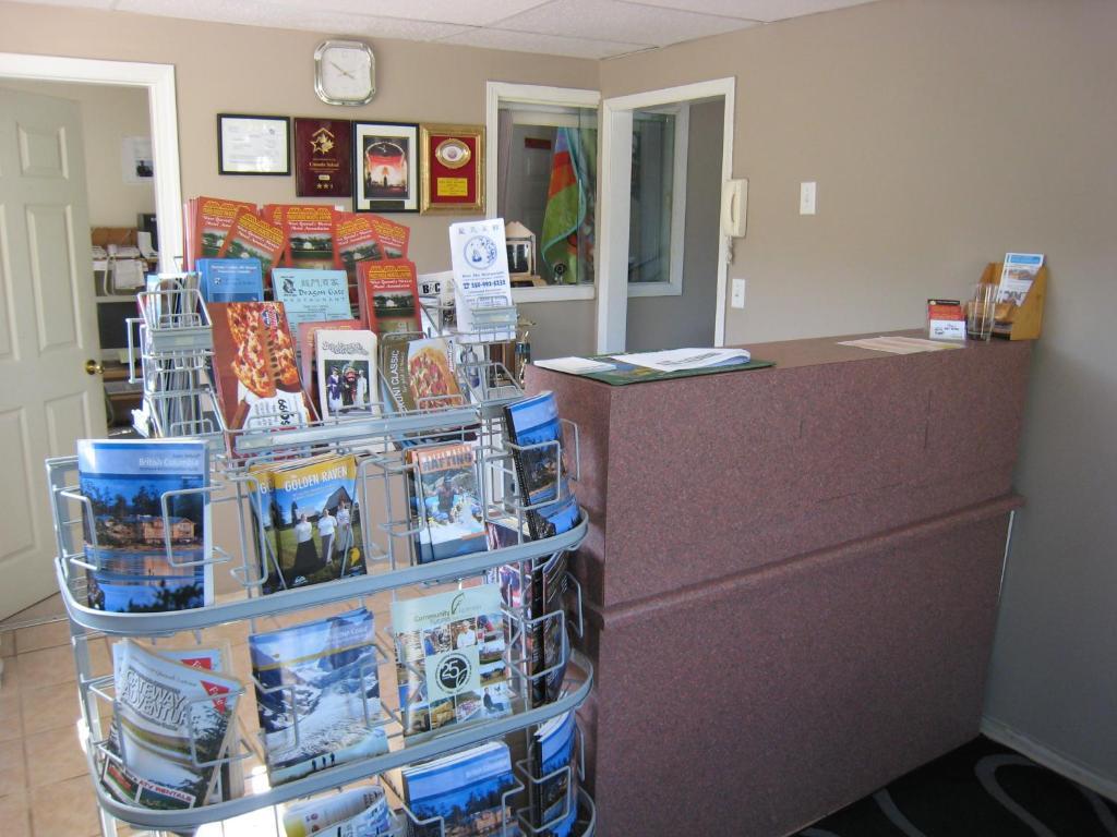 Fraser Bridge Inn And Rv Park Quesnel Dış mekan fotoğraf